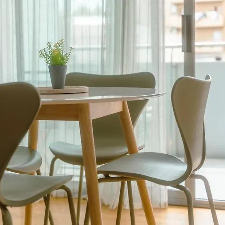 Piso Centrico Cerca De La Playa Con Parquing Apartamento