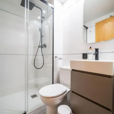 Piso Centrico Cerca De La Playa Con Parquing Apartamento *