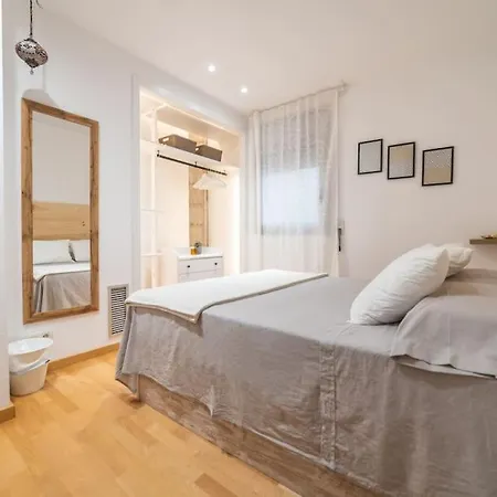 Piso Centrico Cerca De La Playa Con Parquing Apartamento