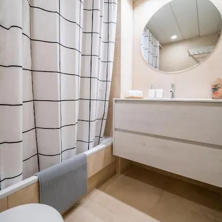 Piso Centrico Cerca De La Playa Con Parquing Apartamento *